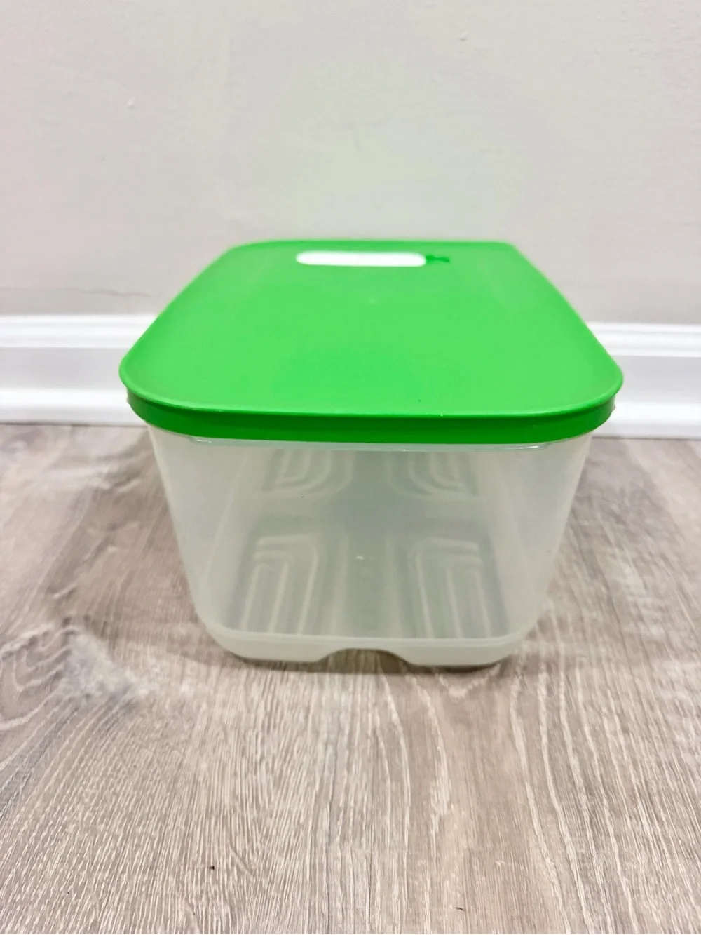 Tupperware FridgeSmart 2.4L Produce Keeper Green Vent Storage Container